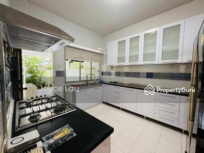For Rent - Prime Holland district, parkview, 2 Storey Charming house, 5 bedrooms.Immediate!