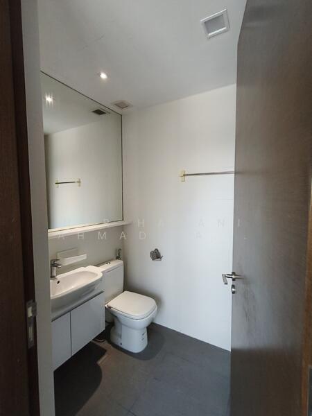 Millage, 55 Changi Road, Eunos / Geylang / Paya Lebar, 2 Bedrooms, 947 sqft, Condominium For Sale, by Nur Hanani Ahmad Hahnemann, 25343072 - ensuite bathroom in common room - PropertyGuru.com.sg