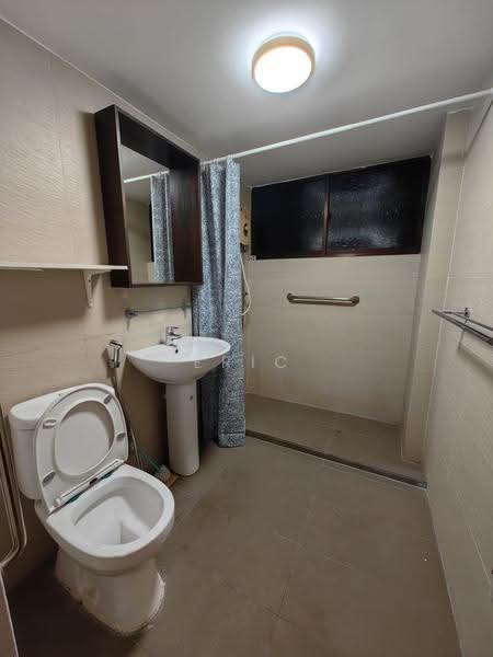 Lakeview Estate, 97A Upper Thomson Road, Ang Mo Kio / Bishan / Thomson, Room Rental, 130 sqft, Apartment For Rent, by Eric Lai, 25343605 - Bathroom - PropertyGuru.com.sg