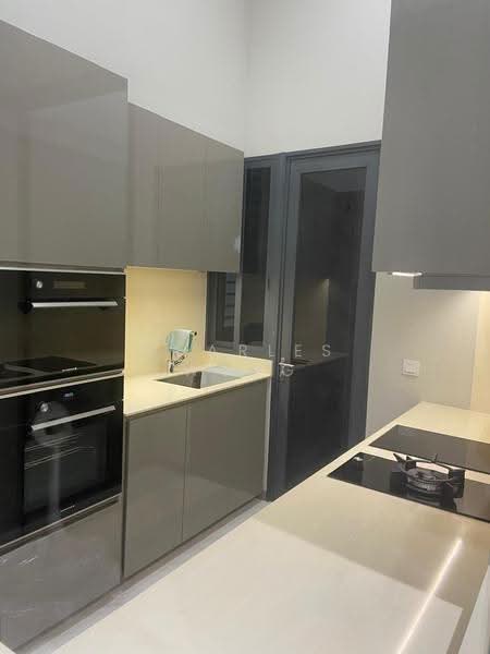 Robin Residences, 3 Robin Drive, Tanglin / Holland / Bukit Timah, 3 Bedrooms, 1,195 sqft, Condominium For Rent, by Charles Wong, 25344142 - Enclosed Kitchen & Store room + Toilet @ Yard - PropertyGuru.com.sg