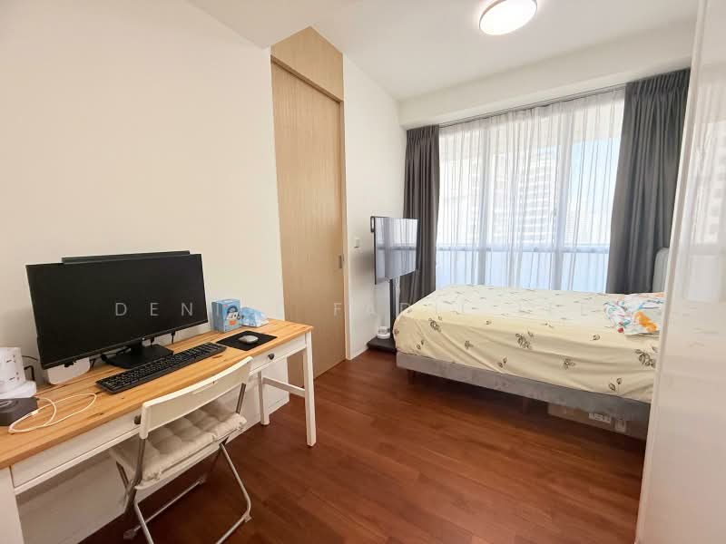 Amber Park, 18 Amber Gardens, 1 Bedroom, 484 sqft, Condominium For Sale, by Denise Fadil Lee, 25345266 - Spacious Master Room with Study - PropertyGuru.com.sg