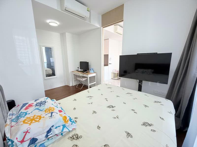 Amber Park, 18 Amber Gardens, 1 Bedroom, 484 sqft, Condominium For Sale, by Denise Fadil Lee, 25345266 - Spacious Master Room with Study - PropertyGuru.com.sg