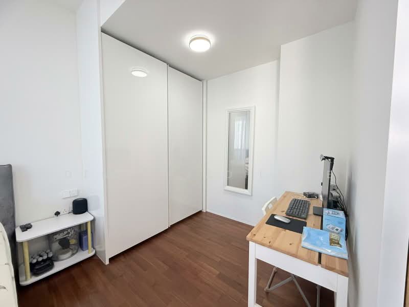 Amber Park, 18 Amber Gardens, 1 Bedroom, 484 sqft, Condominium For Sale, by Denise Fadil Lee, 25345266 - Spacious Master Room with Study - PropertyGuru.com.sg
