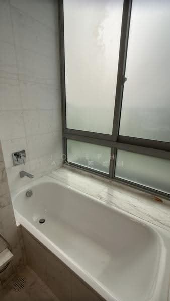 One Devonshire, 1 Devonshire Road, Orchard / River Valley, 3 Bedrooms, 1,291 sqft, Condominium For Rent, by Joseph Tan 陈嘉闻, 25345841 - Master Bath - PropertyGuru.com.sg