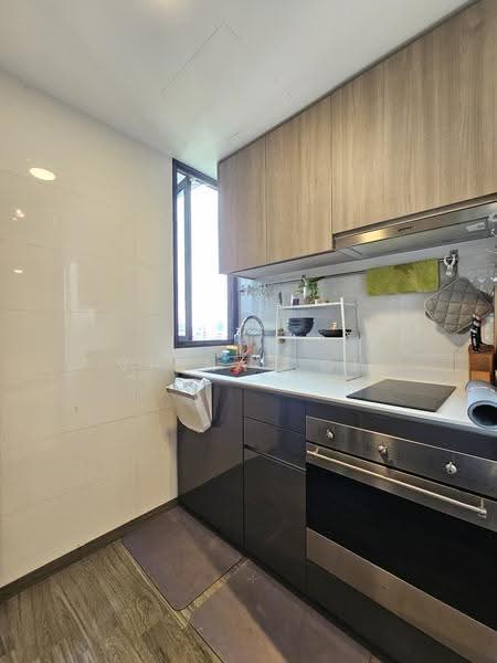 Botanique at Bartley, 233 Upper Paya Lebar Road, Hougang / Punggol / Sengkang, 2 Bedrooms, 732 sqft, Condominium For Sale, by Viona Toh, 25347083 - Kitchen with window, good for ventilation - PropertyGuru.com.sg