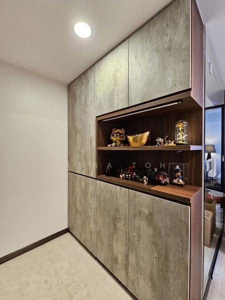 Botanique at Bartley, 233 Upper Paya Lebar Road, Hougang / Punggol / Sengkang, 2 Bedrooms, 732 sqft, Condominium For Sale, by Viona Toh, 25347083 - Foyer with built in shoe and storage cabinets (can fit 2 big 1 small luggages) - PropertyGuru.com.sg