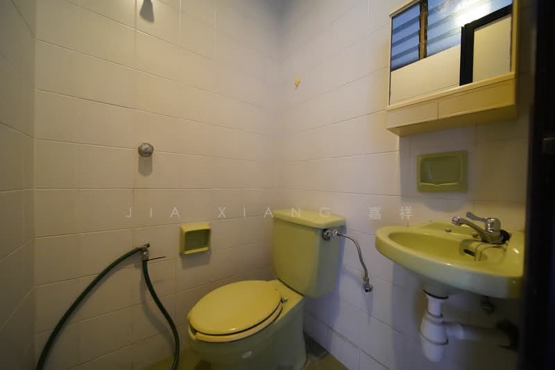 Springwood, 10 Springwood Height, Room Rental, 100 sqft, Terraced House For Rent, by Jia Xiang jx, 25347704 - common toilet2 - PropertyGuru.com.sg
