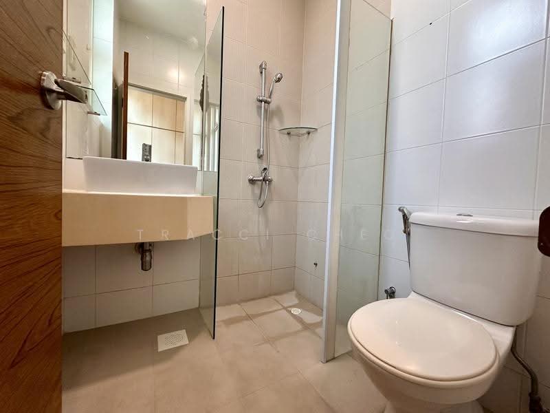 Aquarine Gardens, 91 Upper East Coast Road, East Coast / Marine Parade, 3 Bedrooms, 1,077 sqft, Apartment For Rent, by Tracci Cheo, 25348237 - Attached Bathroom - PropertyGuru.com.sg