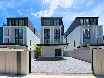 For Sale - ❤️Fall In Love With The NEOCO Bungalows @ Lynwood Grove. Special Master Duplex Penthouse Concept