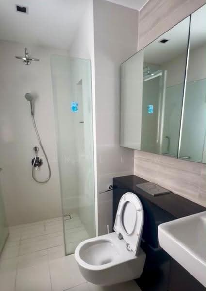 Eon Shenton, 70 Shenton Way, Chinatown / Tanjong Pagar, 2 Bedrooms, 689 sqft, Condominium For Rent, by Daniel Liew, 25348720 - Bathroom - PropertyGuru.com.sg