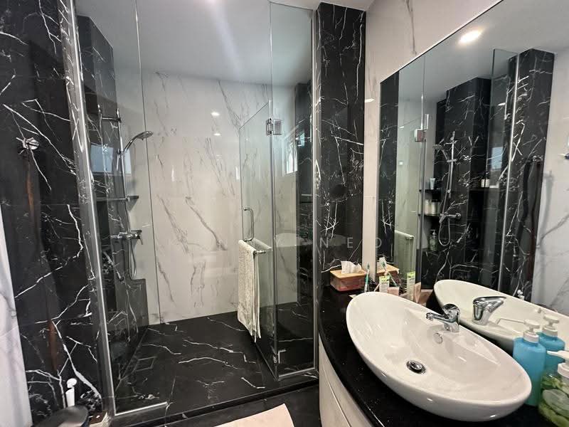 East Coast Road, East Coast Road, East Coast / Marine Parade, 5 Bedrooms, 3,000 sqft, Terraced House For Sale, by Kenny Neo, 25349248 - Bathroom - PropertyGuru.com.sg
