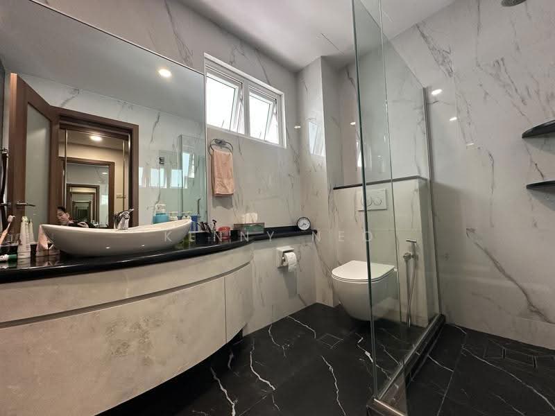 East Coast Road, East Coast Road, East Coast / Marine Parade, 5 Bedrooms, 3,000 sqft, Terraced House For Sale, by Kenny Neo, 25349248 - Bathroom - PropertyGuru.com.sg