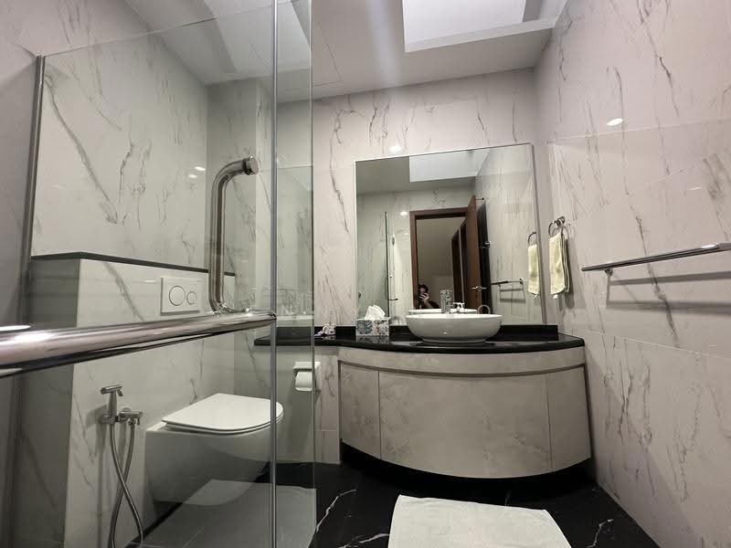 East Coast Road, East Coast Road, East Coast / Marine Parade, 5 Bedrooms, 3,000 sqft, Terraced House For Sale, by Kenny Neo, 25349248 - Bathroom - PropertyGuru.com.sg