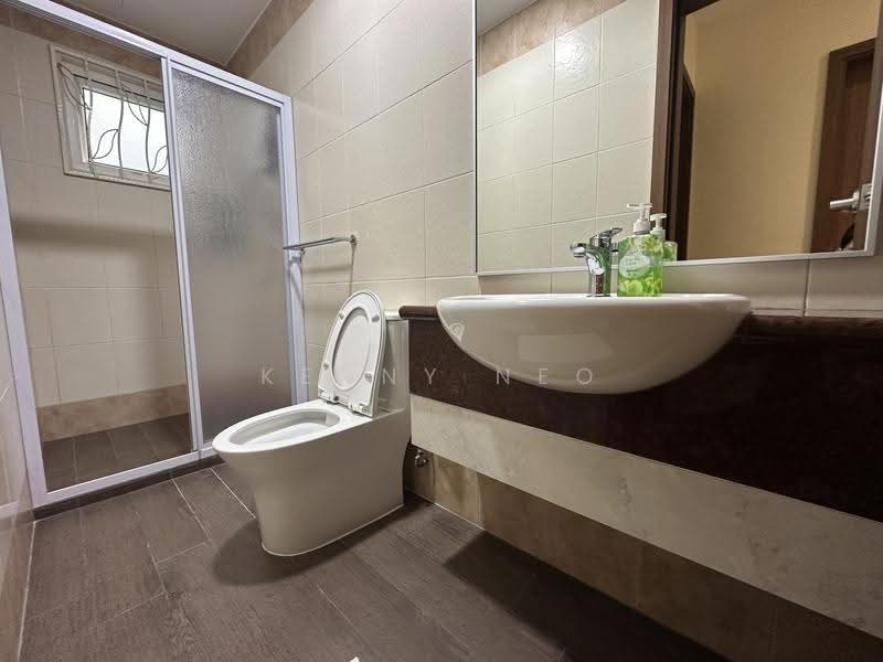 East Coast Road, East Coast Road, East Coast / Marine Parade, 5 Bedrooms, 3,000 sqft, Terraced House For Sale, by Kenny Neo, 25349248 - Bathroom - PropertyGuru.com.sg