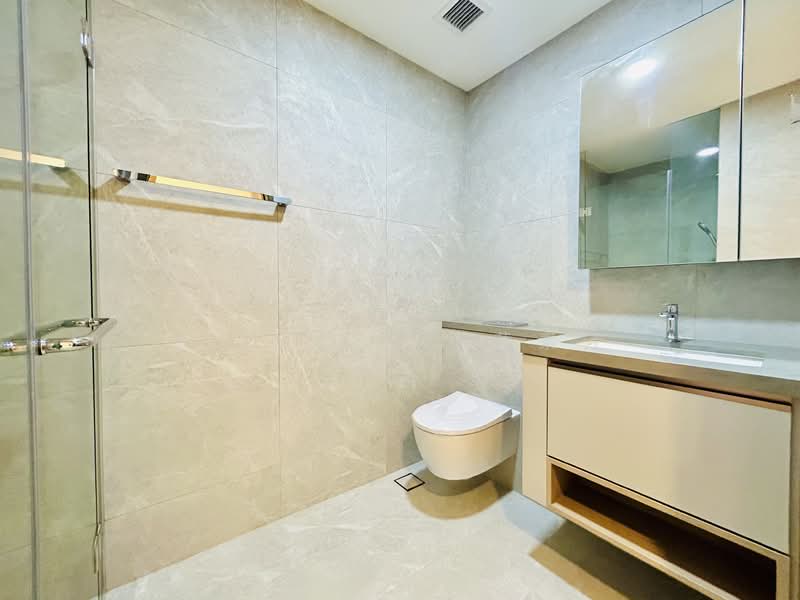 One-North Eden, 10 Slim Barracks Rise, 2 Bedrooms, 786 sqft, Condominium For Sale, by Alice Ng 黄素芳, 25349881 - Common bath - PropertyGuru.com.sg