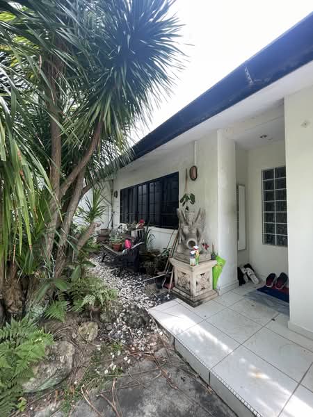 Jalan jarak, Seletar / Yio Chu Kang, 3 Bedrooms, 1,500 sqft, Semi-Detached House For Rent, by Annie Tan, 25350756 - PropertyGuru.com.sg