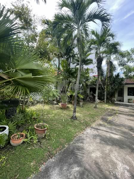 Jalan jarak, Seletar / Yio Chu Kang, 3 Bedrooms, 1,500 sqft, Semi-Detached House For Rent, by Annie Tan, 25350756 - PropertyGuru.com.sg