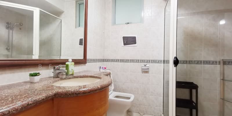 Guilin View, 20 Bukit Batok Street 52, Room Rental, 100 sqft, Condominium For Rent, by Bespoke Habitat Pte Ltd, 25354032 - 17-01 Common bathroom - PropertyGuru.com.sg