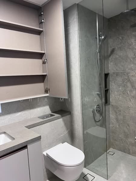 One-North Eden, 10 Slim Barracks Rise, 2 Bedrooms, 786 sqft, Condominium For Rent, by Chia Michael, 25354373 - Masterbathroom - PropertyGuru.com.sg