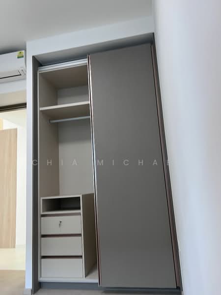 One-North Eden, 10 Slim Barracks Rise, 2 Bedrooms, 786 sqft, Condominium For Rent, by Chia Michael, 25354373 - Bedroom 2 Wardrobe view - PropertyGuru.com.sg