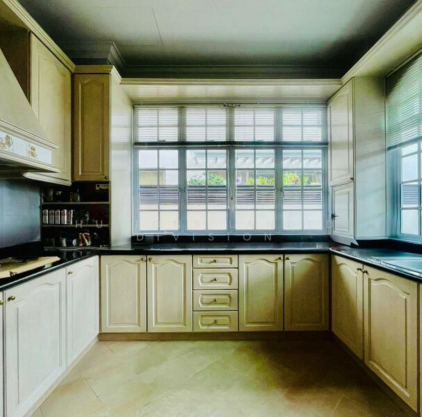 For Sale - Attractively Priced Detached in Holland, close to Henry Park, MRT & Amenities