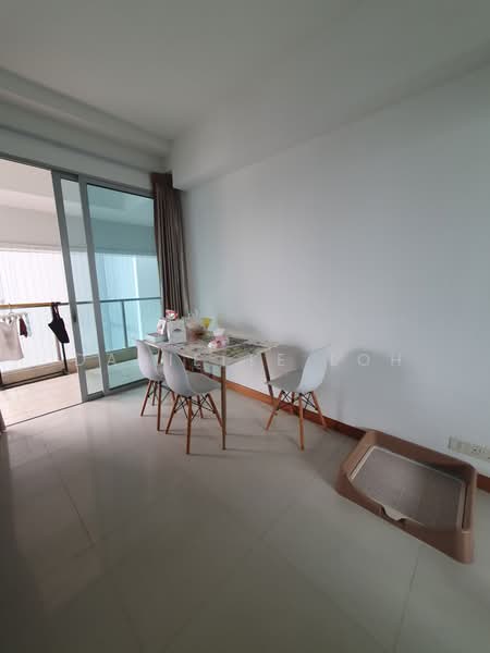 Twin Regency, 26 Kim Tian Road, Alexandra / Commonwealth, 3 Bedrooms, 1,442 sqft, Condominium For Rent, by Danielle Loh, 25359722 - PropertyGuru.com.sg