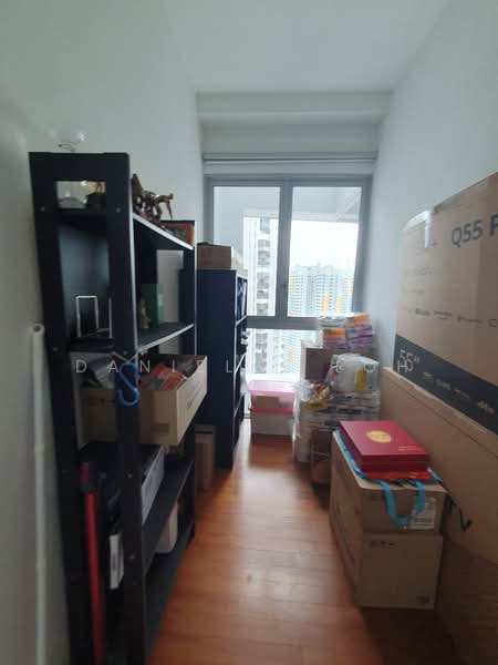 Twin Regency, 26 Kim Tian Road, Alexandra / Commonwealth, 3 Bedrooms, 1,442 sqft, Condominium For Rent, by Danielle Loh, 25359722 - PropertyGuru.com.sg