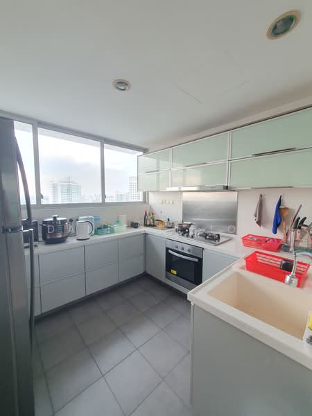 Twin Regency, 26 Kim Tian Road, Alexandra / Commonwealth, 3 Bedrooms, 1,442 sqft, Condominium For Rent, by Danielle Loh, 25359722 - PropertyGuru.com.sg