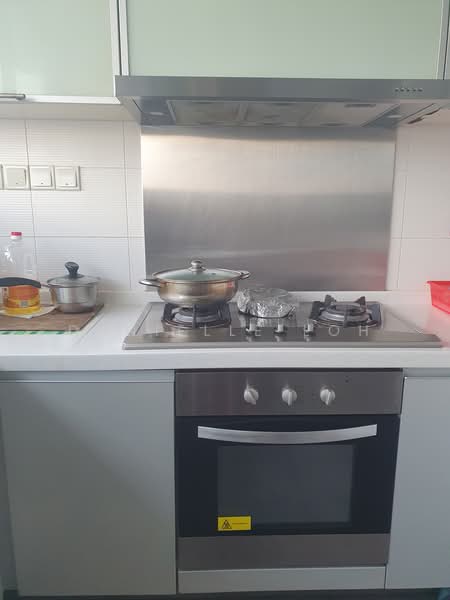 Twin Regency, 26 Kim Tian Road, Alexandra / Commonwealth, 3 Bedrooms, 1,442 sqft, Condominium For Rent, by Danielle Loh, 25359722 - PropertyGuru.com.sg