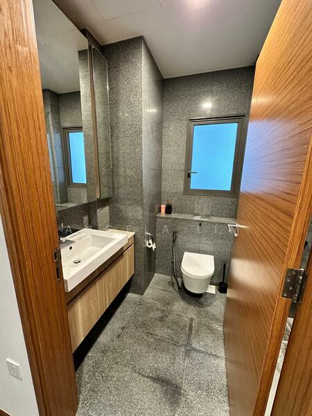 Seahill, 121 West Coast Crescent, 1 Bedroom, 495 sqft, Condominium For Rent, by Angela Lim, 25359903 - Spacious bathroom - PropertyGuru.com.sg