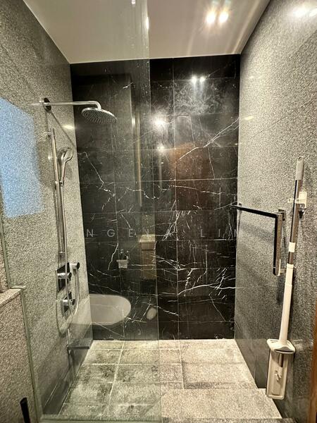 Seahill, 121 West Coast Crescent, 1 Bedroom, 495 sqft, Condominium For Rent, by Angela Lim, 25359903 - Bathroom with sunk-in bath tub - PropertyGuru.com.sg