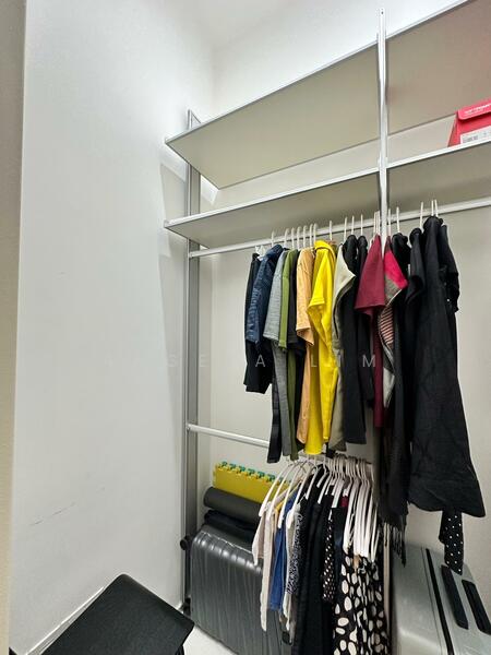 Seahill, 121 West Coast Crescent, 1 Bedroom, 495 sqft, Condominium For Rent, by Angela Lim, 25359903 - Bomb shelter converted to a walk-in wardrobe. Outside the bathroom, convenient for all - PropertyGuru.com.sg