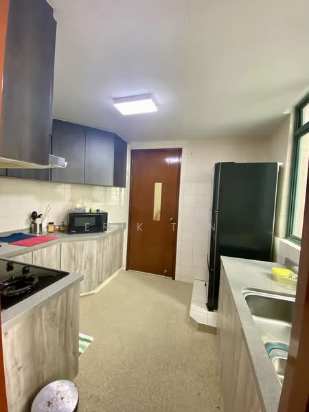 Summerdale, 2 Boon Lay Drive, 3 Bedrooms, 1,216 sqft, Condominium For Rent, by Erik Tan, 25360042 - PropertyGuru.com.sg