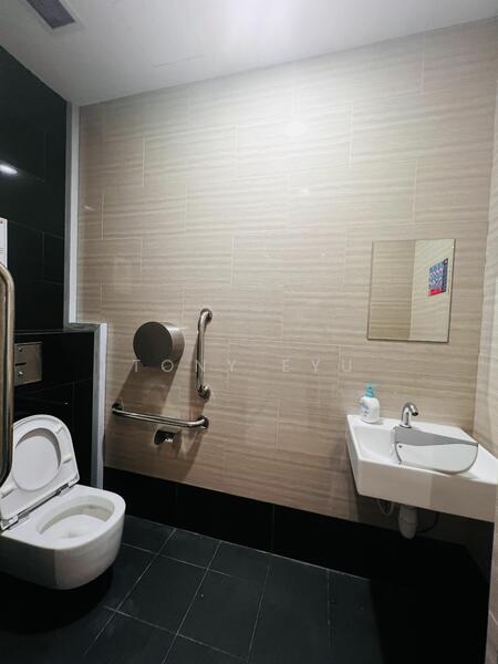 Rare High Human Traffic Restaurant or Retail With Fitted Kitchen Unit Robinson Road, Robinson Road, 3,025 sqft, Food & Beverage For Rent, by Tony Eyu, 25361301 - CommercialGuru.com.sg