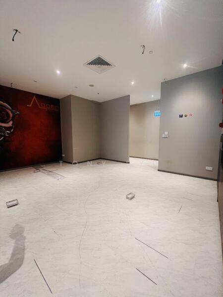 Rare High Human Traffic Restaurant or Retail With Fitted Kitchen Unit Robinson Road, Robinson Road, 3,025 sqft, Food & Beverage For Rent, by Tony Eyu, 25361301 - CommercialGuru.com.sg
