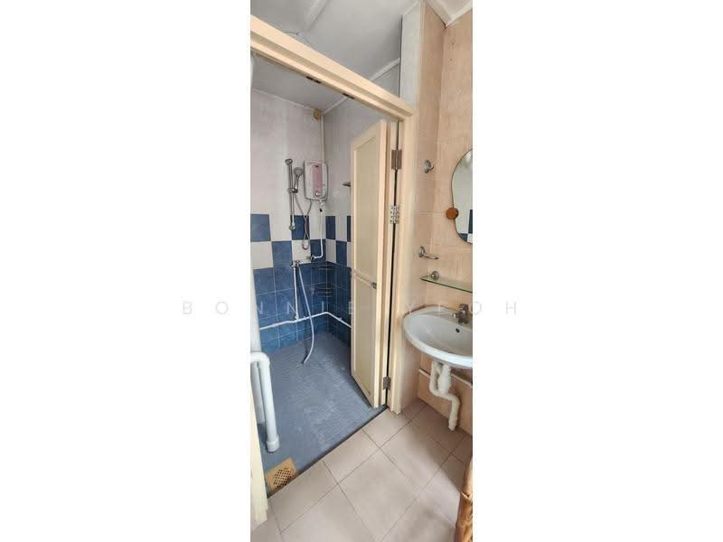 4 Queen's Road, 4 Queen's Road, Tanglin / Holland / Bukit Timah, 2 Bedrooms, 785 sqft, HDB Flat For Rent, by Bonnie Yeoh, 25362432 - PropertyGuru.com.sg