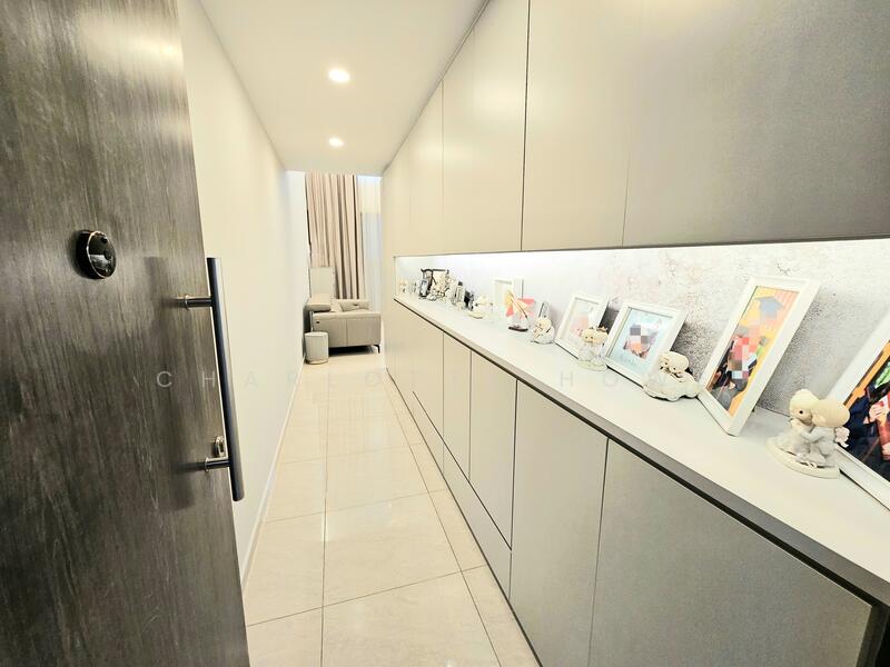 Entrance with lots of storage space 