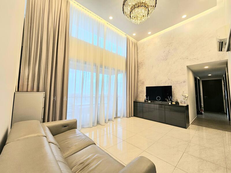 Grand living room with 4.5m ceiling 