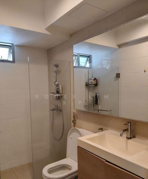 515D Tampines Central 7, 515D Tampines Central 7, Pasir Ris / Tampines, 3 Bedrooms, 1,291 sqft, HDB Flat For Rent, by Roger Lim S.P, 25364485 - Bathroom - PropertyGuru.com.sg