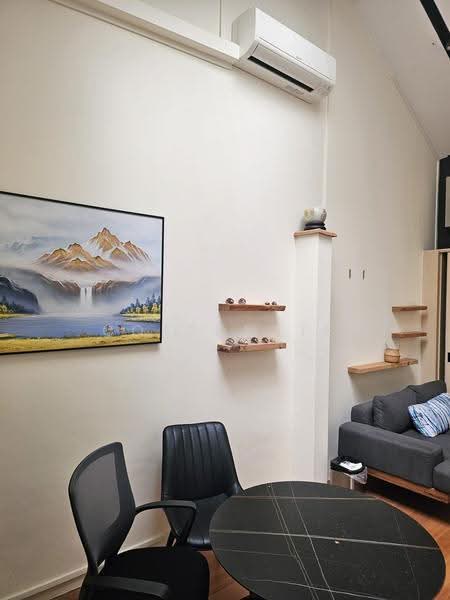 North Bridge Road, North Bridge Road, Bugis, Beach Road / Bugis / Rochor, 1,600 sqft, Shop / Shophouse For Rent, by JT, 25365411 - Level 3 Attic - CommercialGuru.com.sg