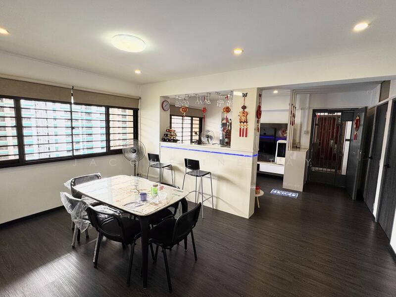 For Sale - 717 Jurong West Street 71