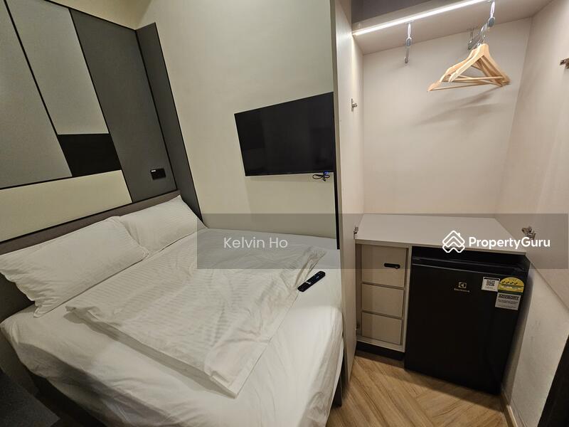 204C - Premier Studio NW Private Bathroom