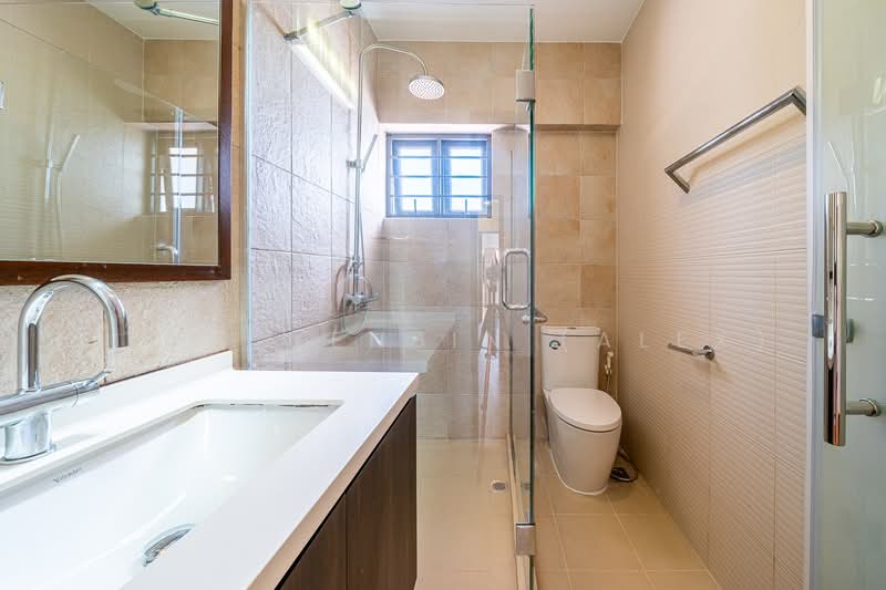 Seletar Hills Estate, Kasai Road, 4 Bedrooms, 2,400 sqft, Terraced House For Rent, by Tian Wenbin, 25369132 - Level 2 Common Bathroom - PropertyGuru.com.sg