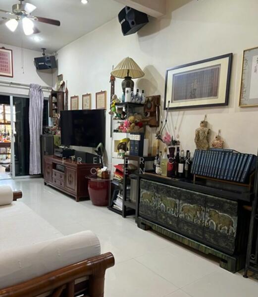 Sembawang Hills Estate Terraced House For Sale at S 3,150,000