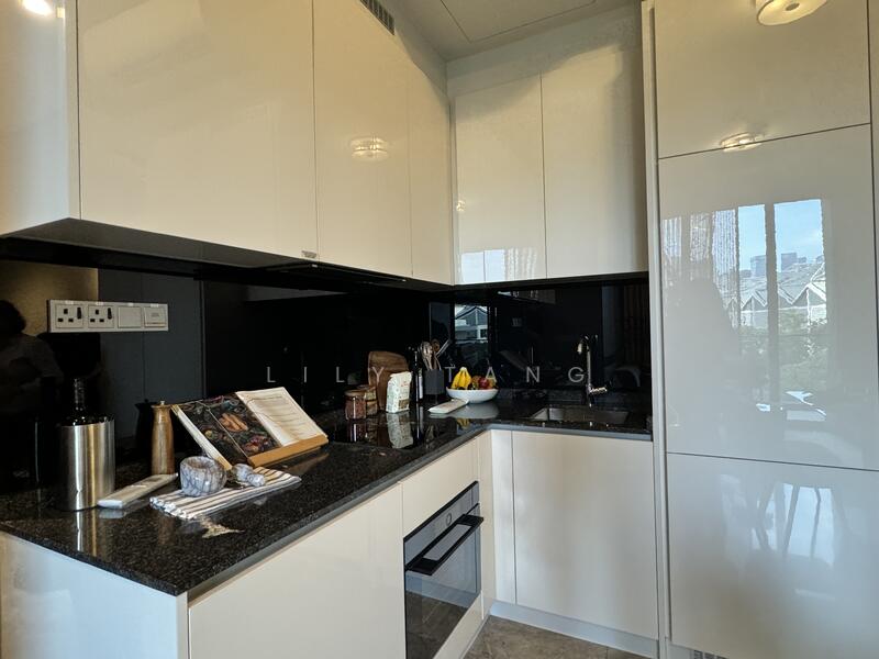 Midtown Bay, 120 Beach Road, Beach Road / Bugis / Rochor, 2 Bedrooms, 754 sqft, Condominium For Sale, by Lily Tang, 25371604 - PropertyGuru.com.sg