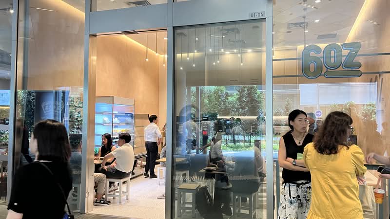 ⭐️Showroom / Retail⭐️ CBD Raffles Place, Raffles Place / CBD, 3,143 sqft, Food & Beverage For Rent, by Darren Wee, 25372127 - CommercialGuru.com.sg