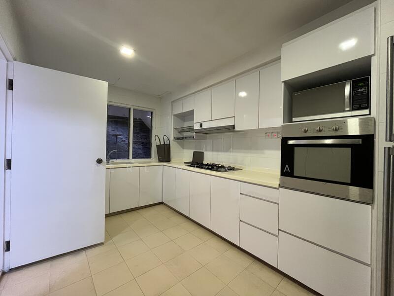 Point Loma, 30 Shelford Road, 3 Bedrooms, 3,057 sqft, Apartment For Rent, by Perline Chua, 25373712 - PropertyGuru.com.sg