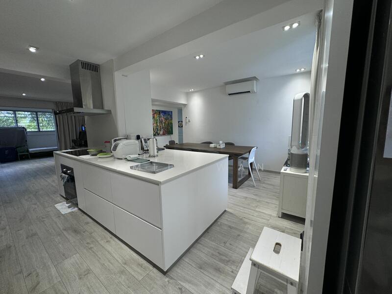 Love this Designer Deco modern flat in first sight