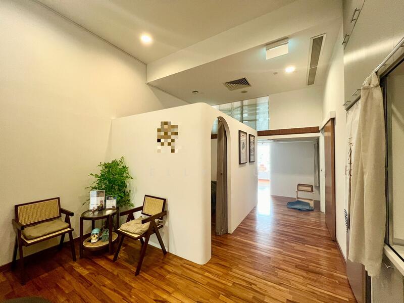 The Central, 8 Eu Tong Sen Street, Boat Quay / Raffles Place / Marina, 646 sqft, Office For Sale, by Kelly Xu, 25374566 - Foyer - CommercialGuru.com.sg