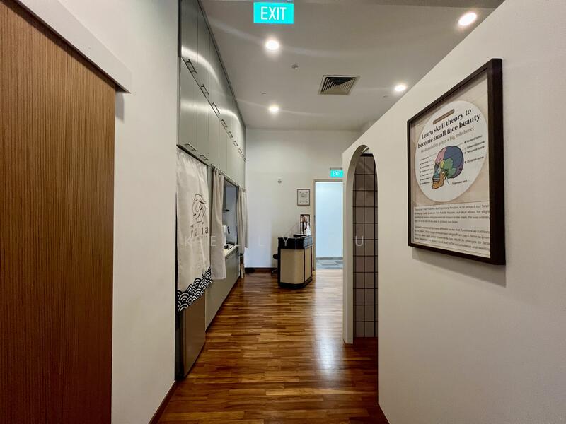 The Central, 8 Eu Tong Sen Street, Boat Quay / Raffles Place / Marina, 646 sqft, Office For Sale, by Kelly Xu, 25374566 - Corridor which leads to main entrance and restroom on the side - CommercialGuru.com.sg